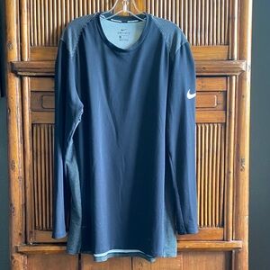 Nike Men’s Basketball Long Sleeved TShirt